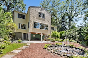 25 Sprain Valley Road