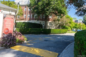 7 Chateaux Circle 7E